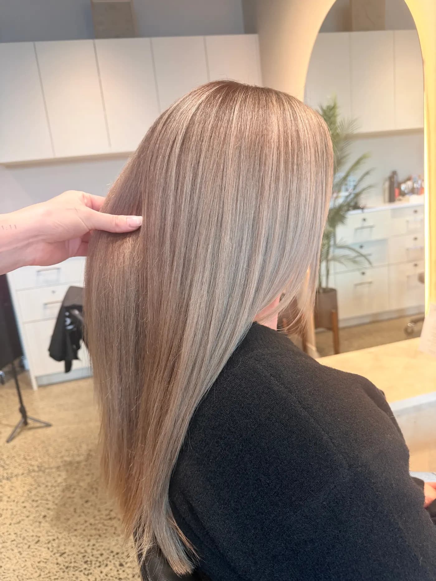 Sleek, glossy straight bronde hair